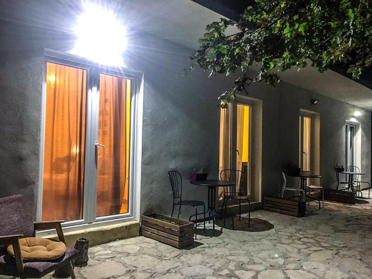 파그 Yellow House Experience 아파트 호텔 외부 사진